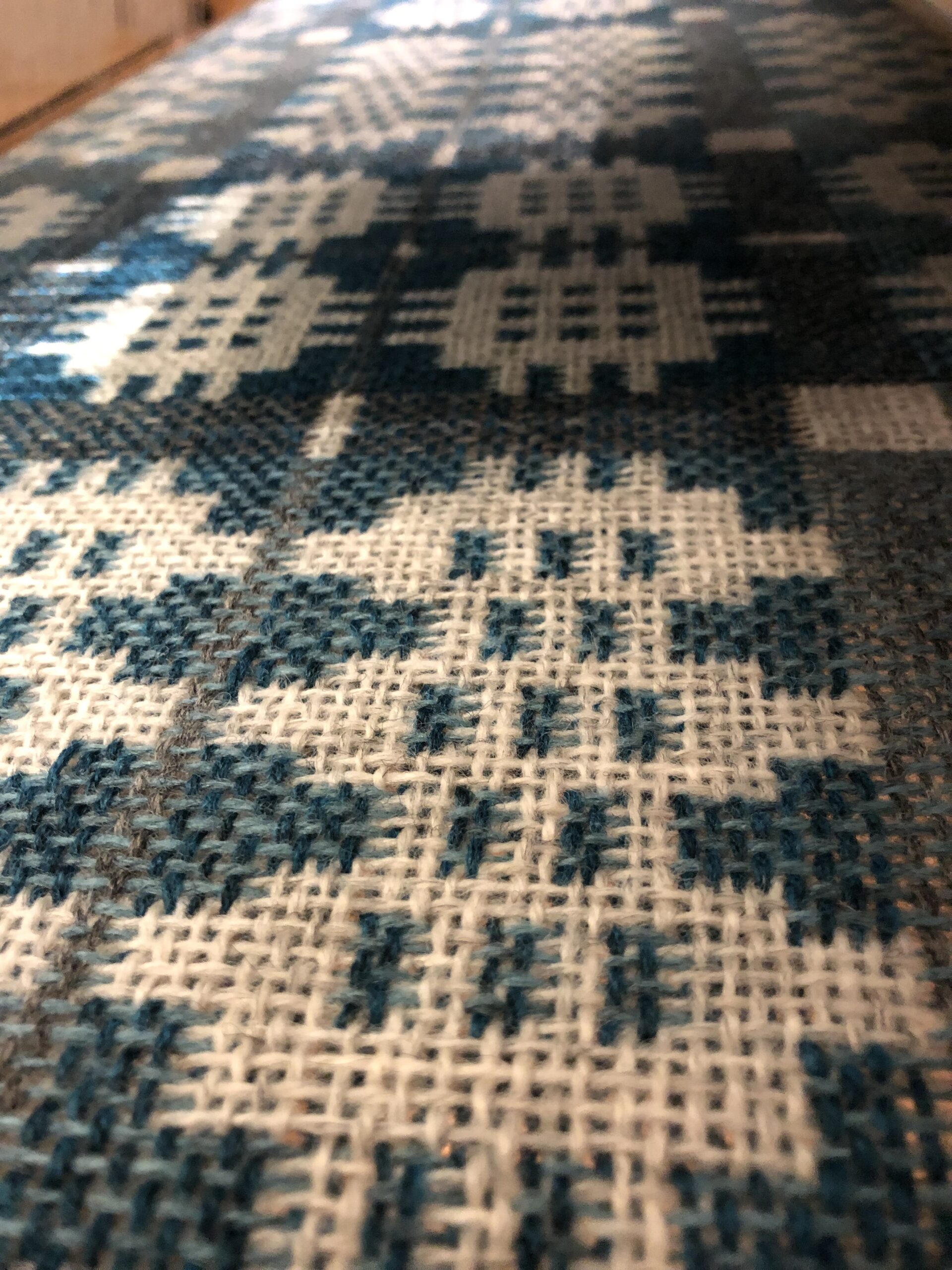 A peek between the layers of the blanket while weaving.