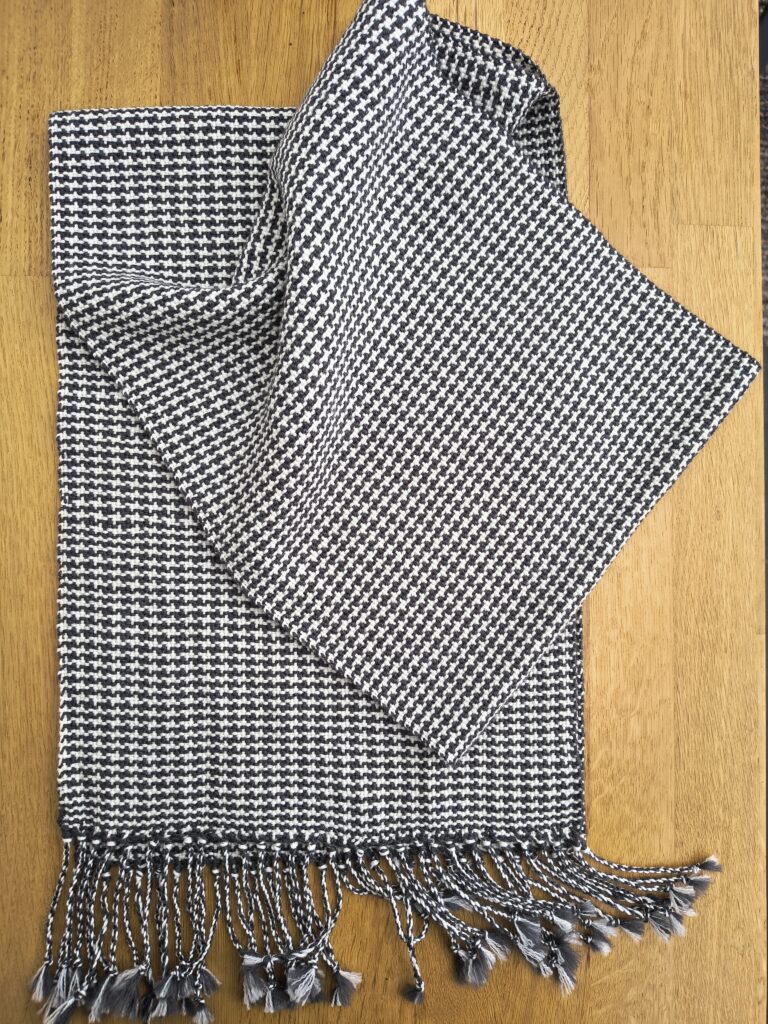 Merino Houndstooth scarf