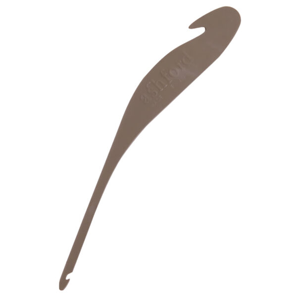 Ashford Double Ended Threading Hook Brown plastic double ended threading hook with "Ashford" moulded into one side.